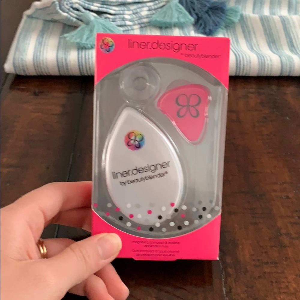 Beautyblender: liner.designer